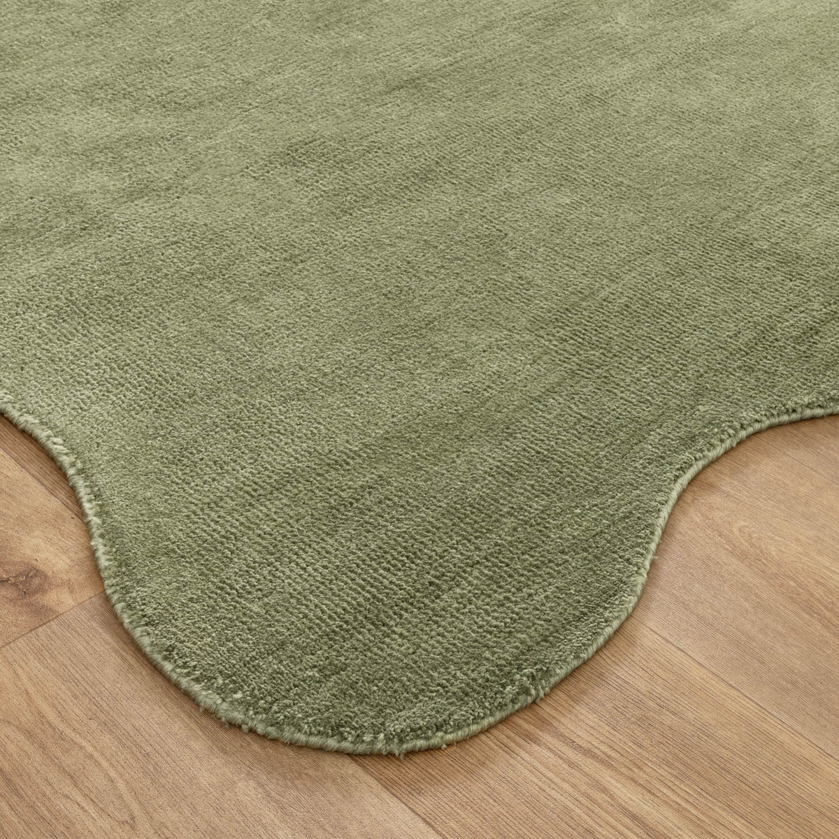 Ollie Scalloped Irregular Round Rug Green