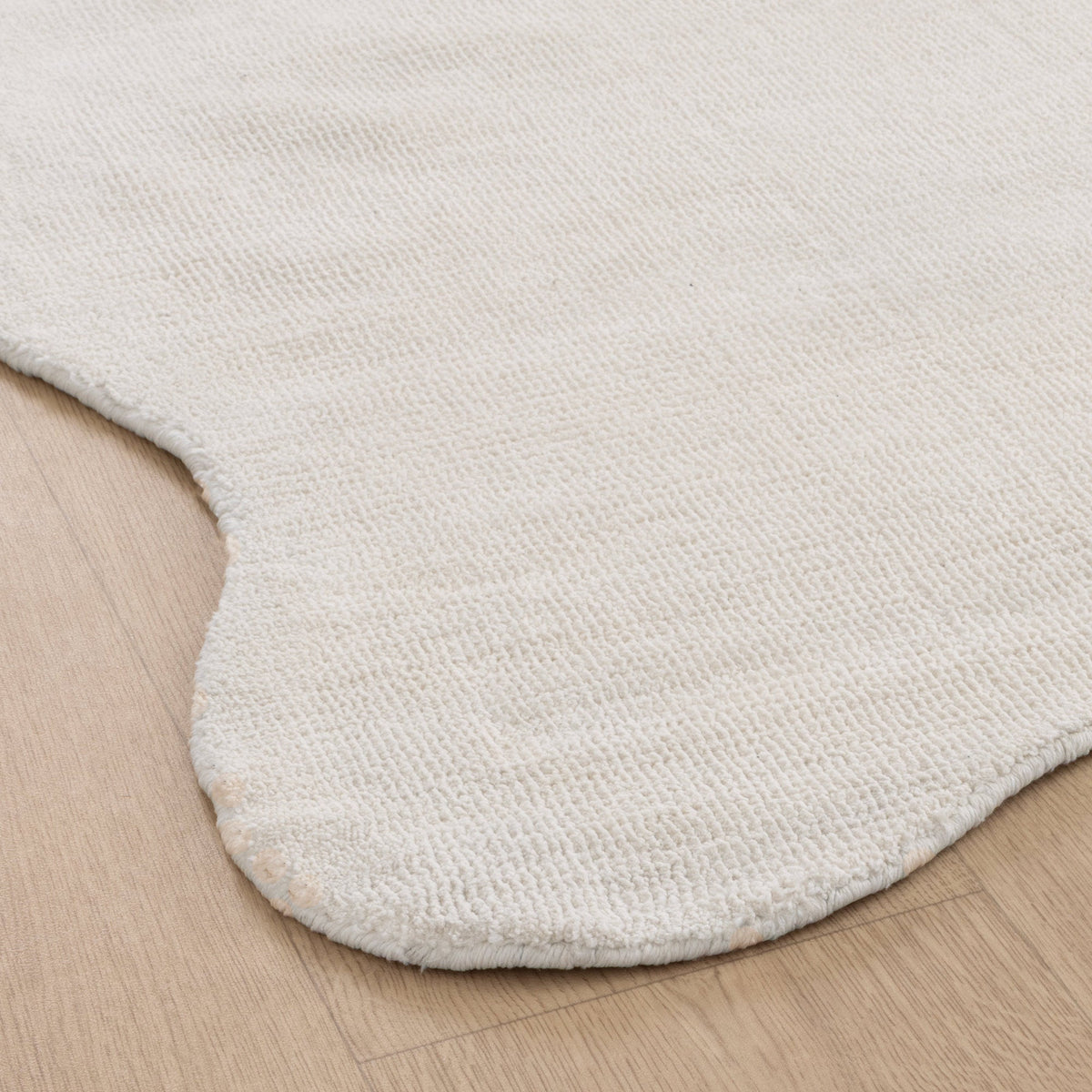 Ollie Scalloped Irregular Rug Ivory